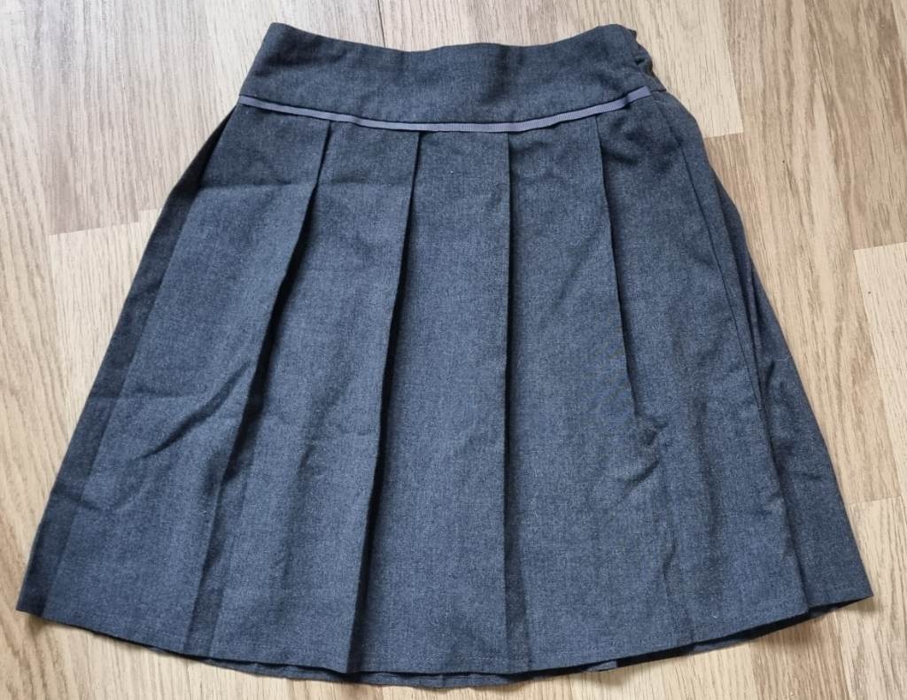 Girls grey school pleat skirt age 9-10 years 140cm