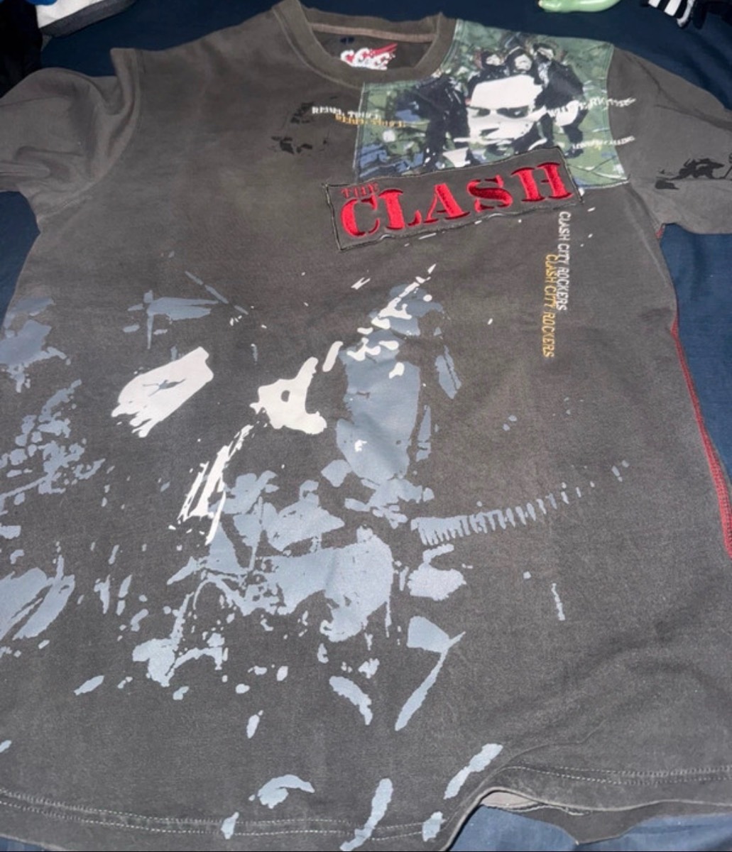 The clash ringspun vintage 90s men's large print tshirt