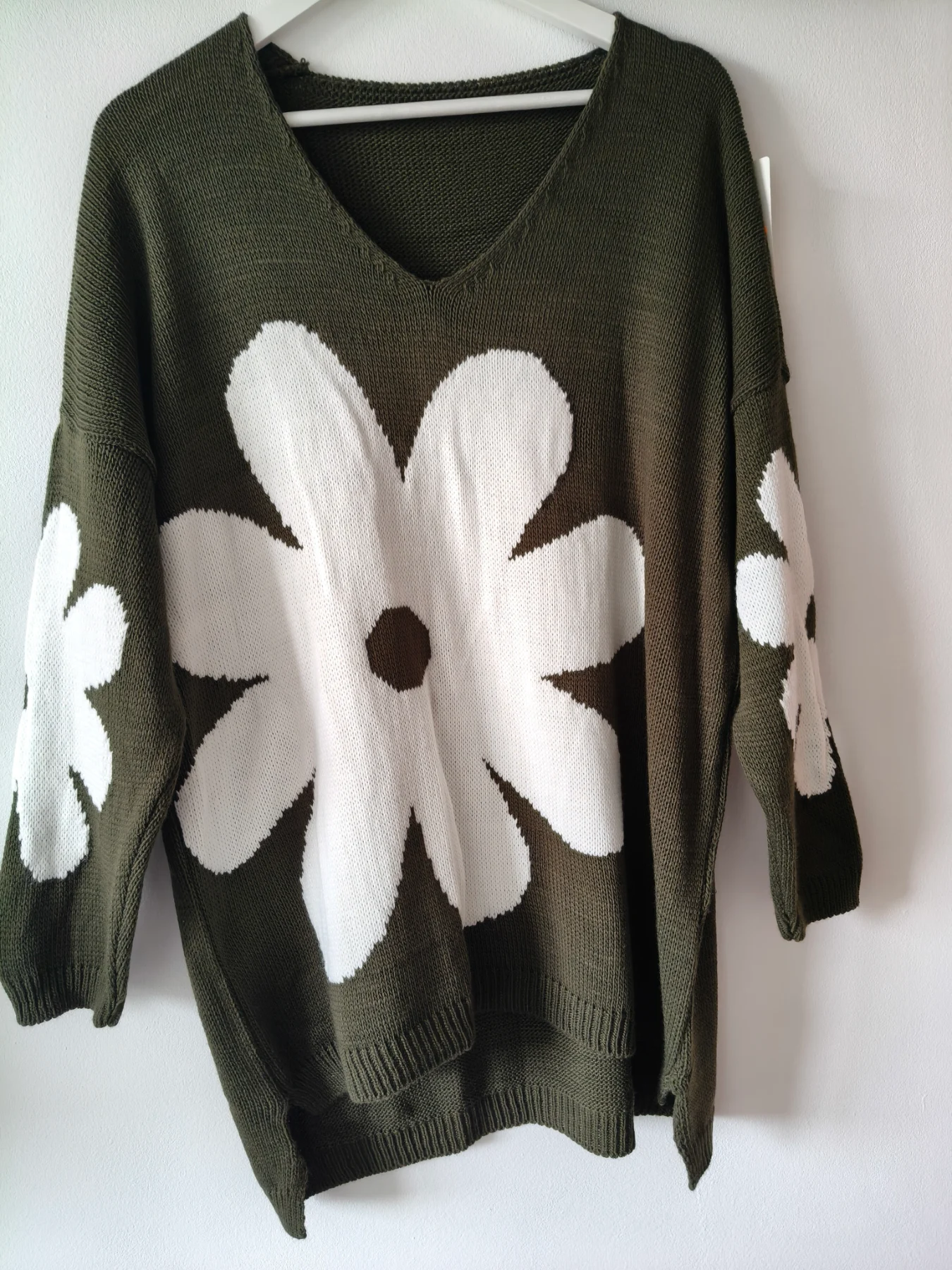 Oversized knitted jumper with Daisy flower one size