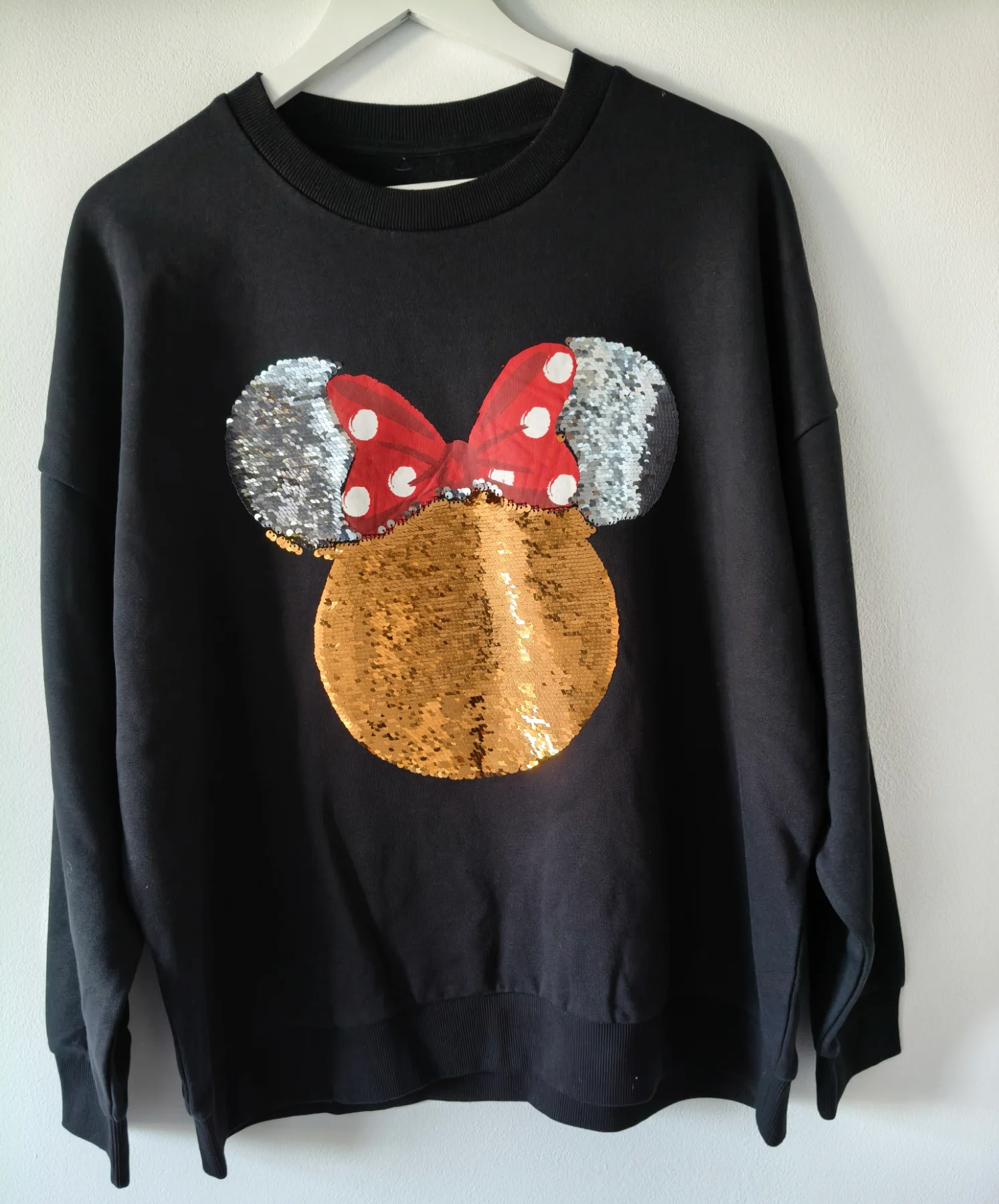 Disney jumper with sequin size L