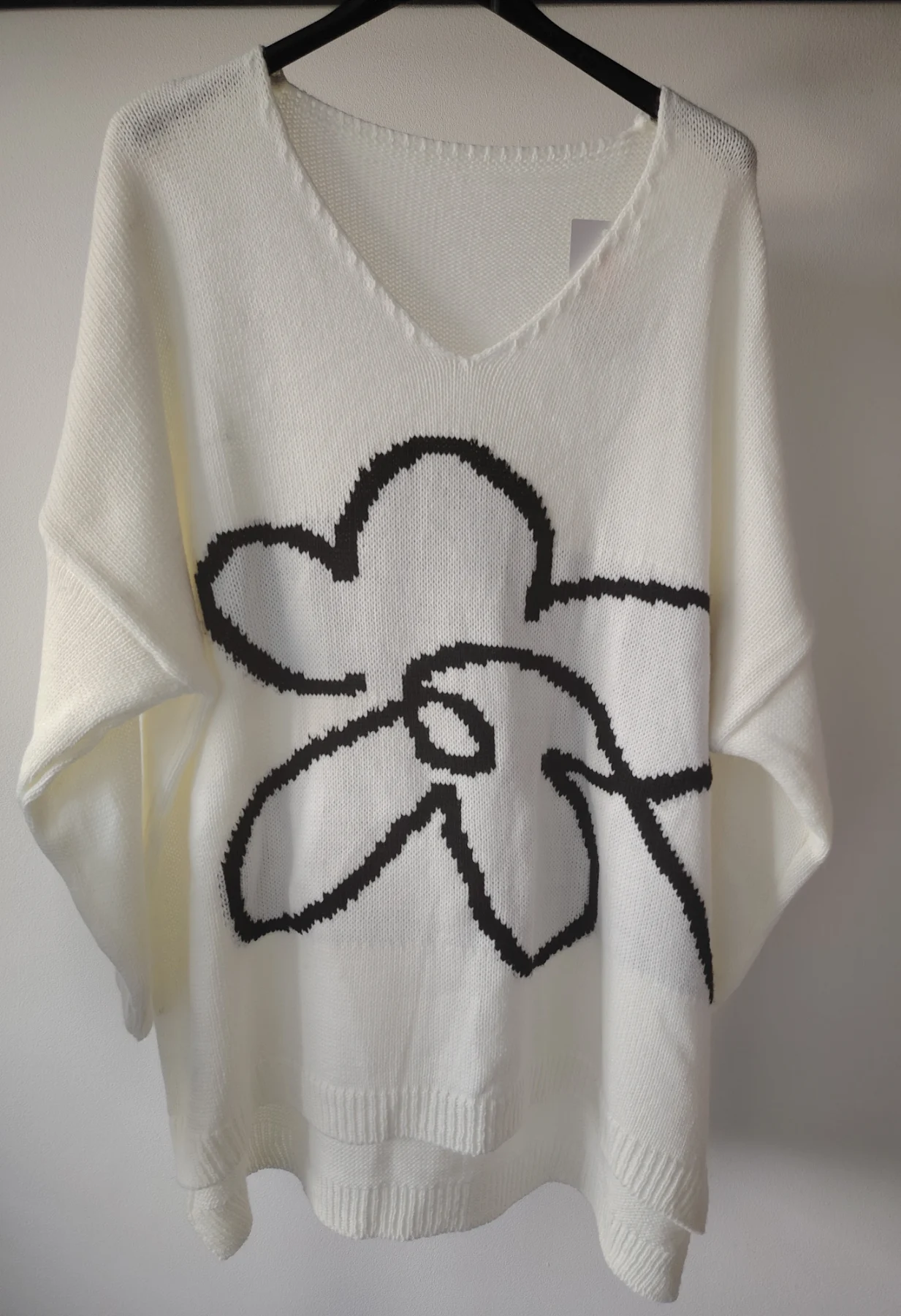 Oversized knitted jumper with flower one size 10-20