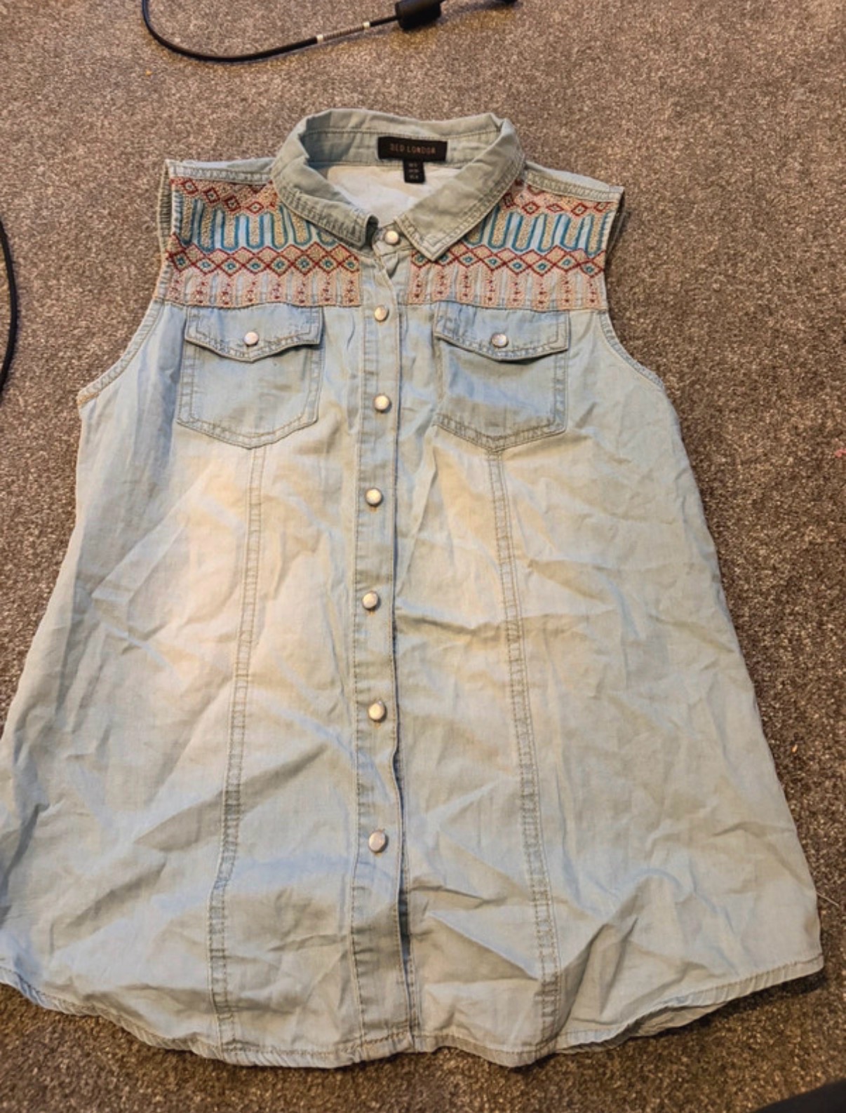 QED London Blue Denim Sleeveless Embroidered Shirt Top Size 8