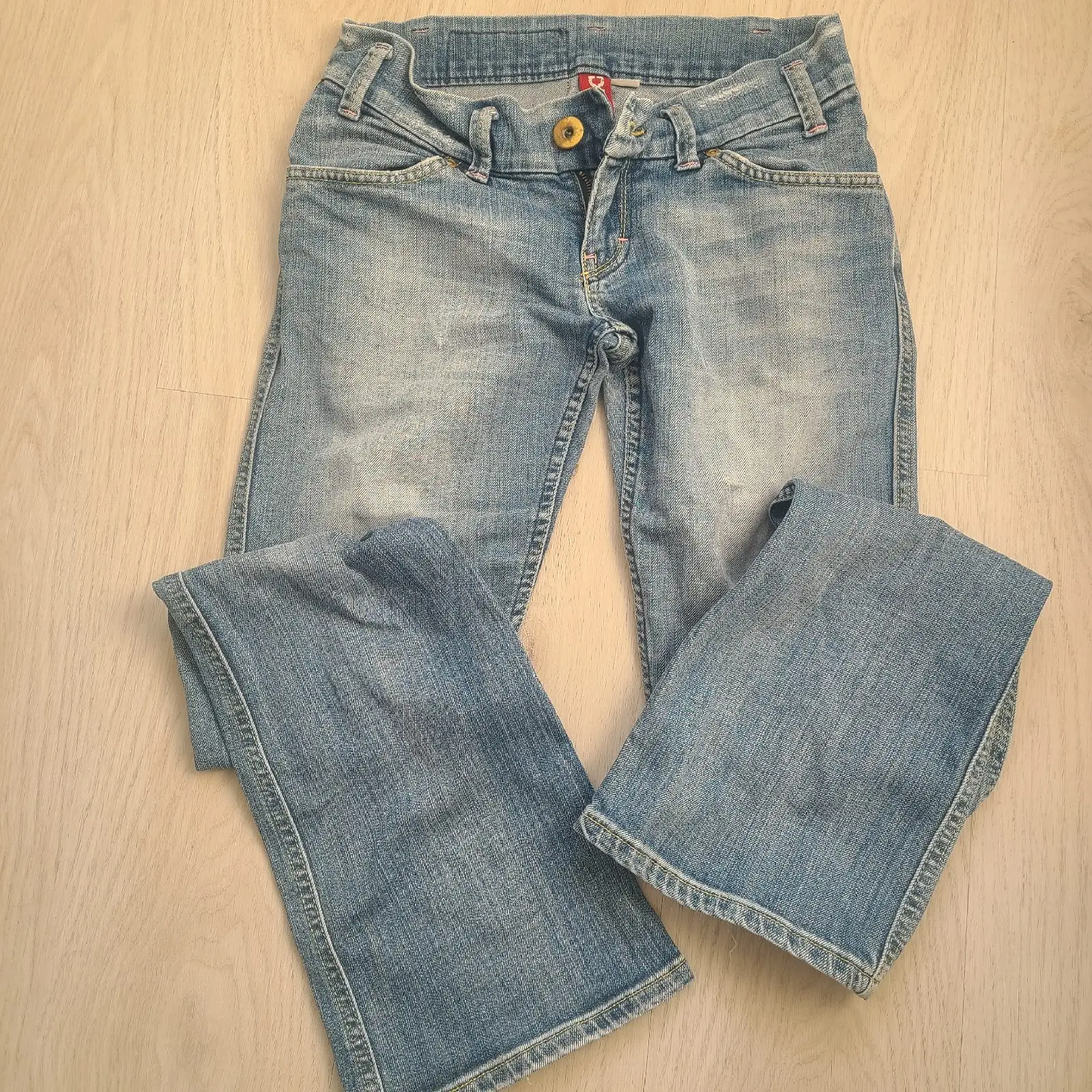 Y2K low-rise light-wash distressed bootcut jeans | W28 | Zip pocket
