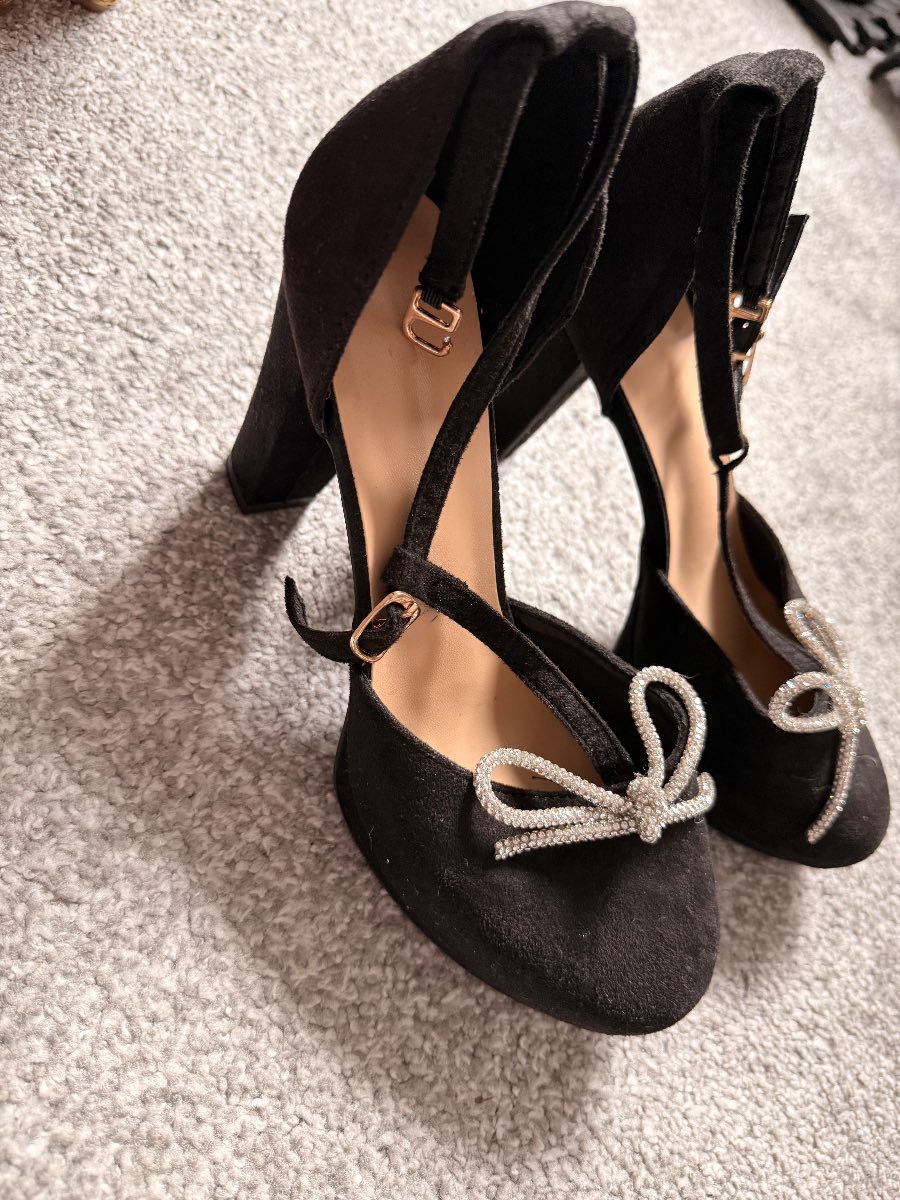 BNWOT SIZE 38(5) black glitter metallic bow