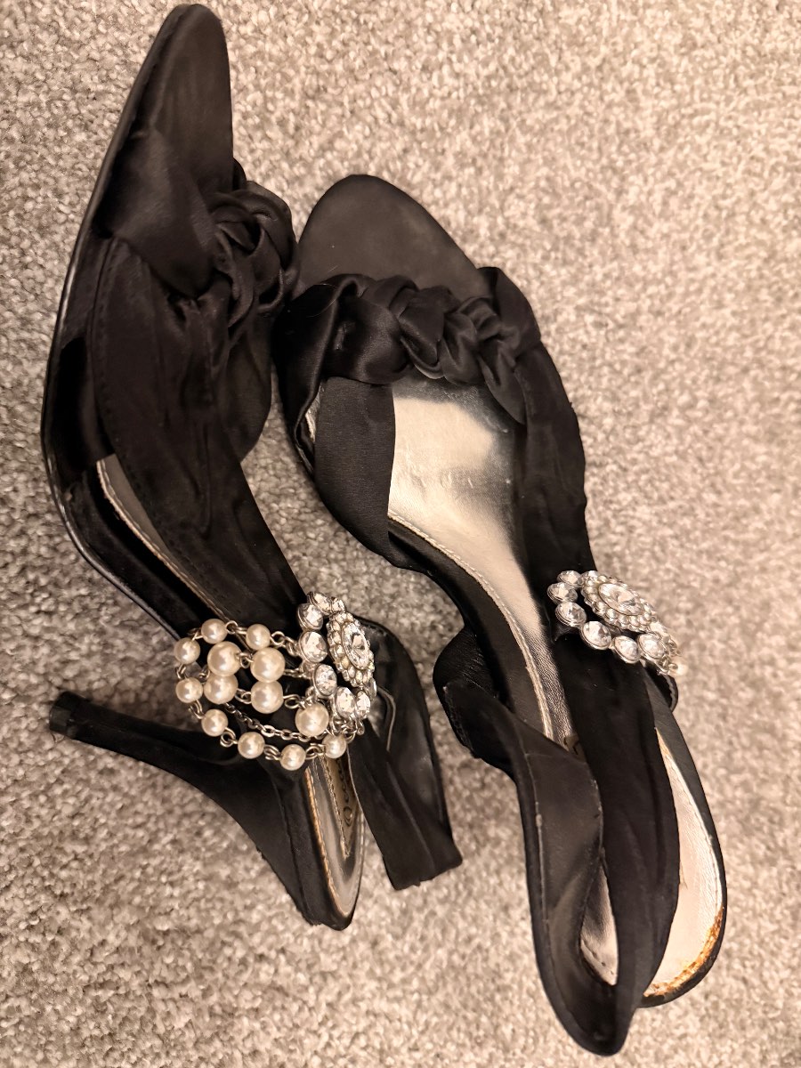 Exc condition size 4.5 mid heal jewelled satin samdals