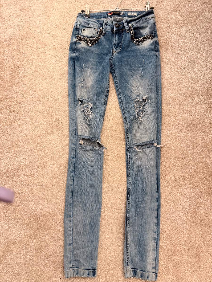 Embellished gemmed ripped jeans w26 32L size 8/10