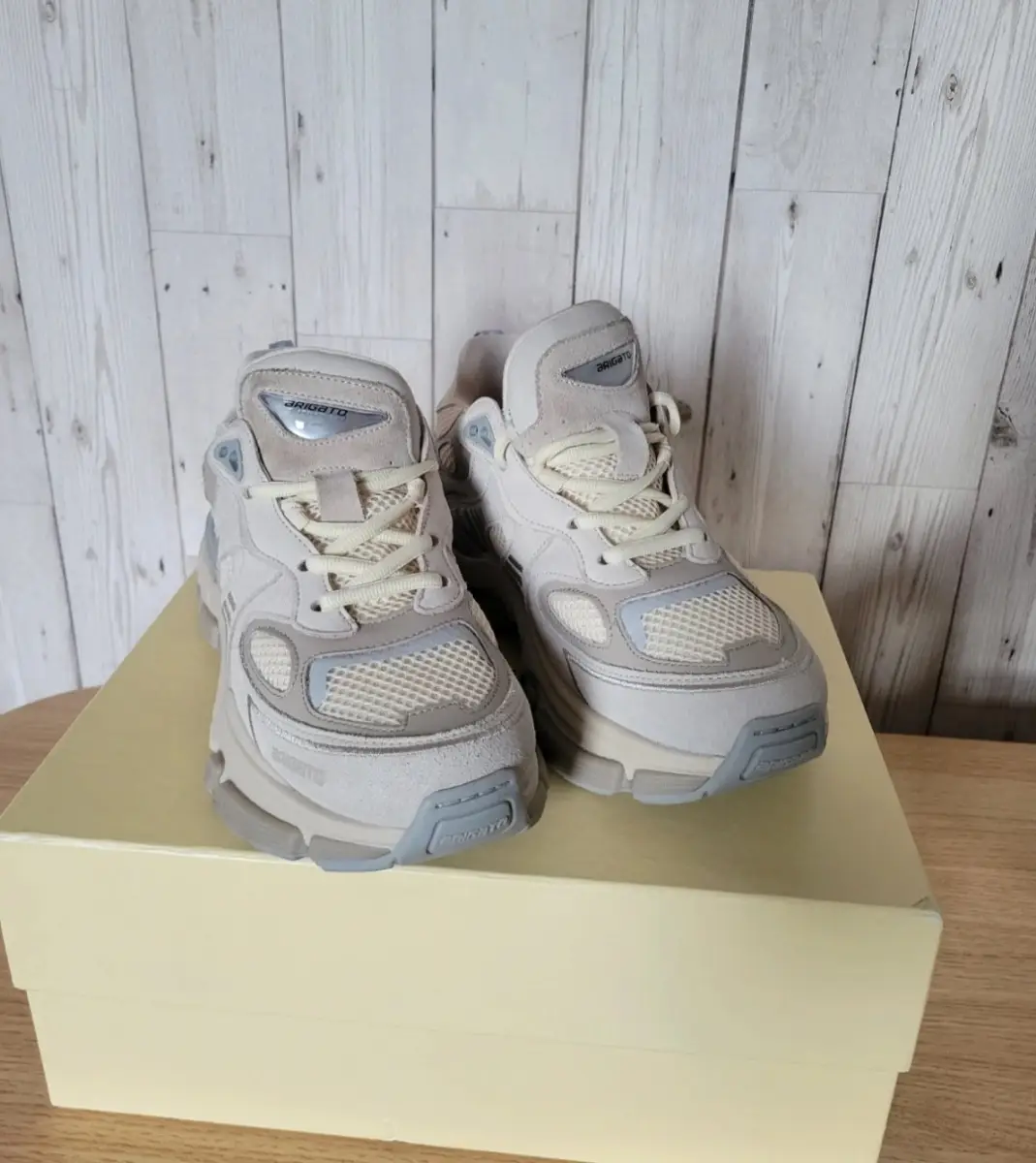 Womens Axel Arigato Sphere trainers, size 3.5