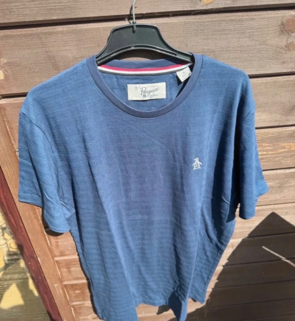 Penguin navy ribbed teeshirt. Size XL