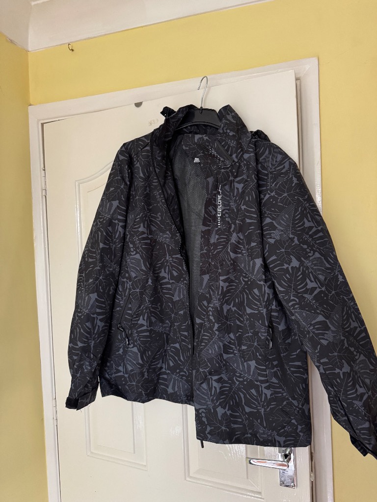 Sela black/grey waterproof foldaway jacket. Size 4XL
