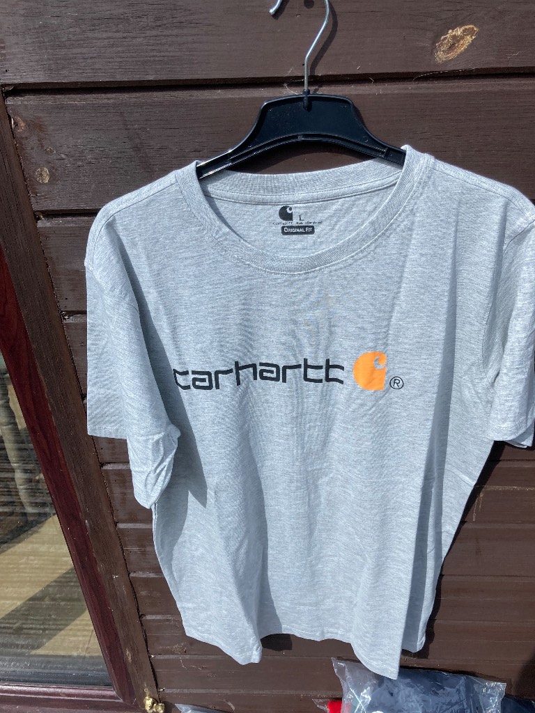 Carhartt grey teeshirt with motif on front. fSize XL
