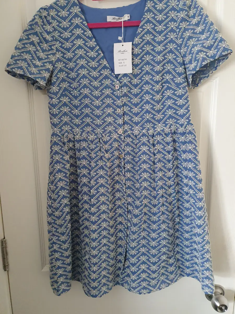 Berthie robe online embroidered summer dress size s