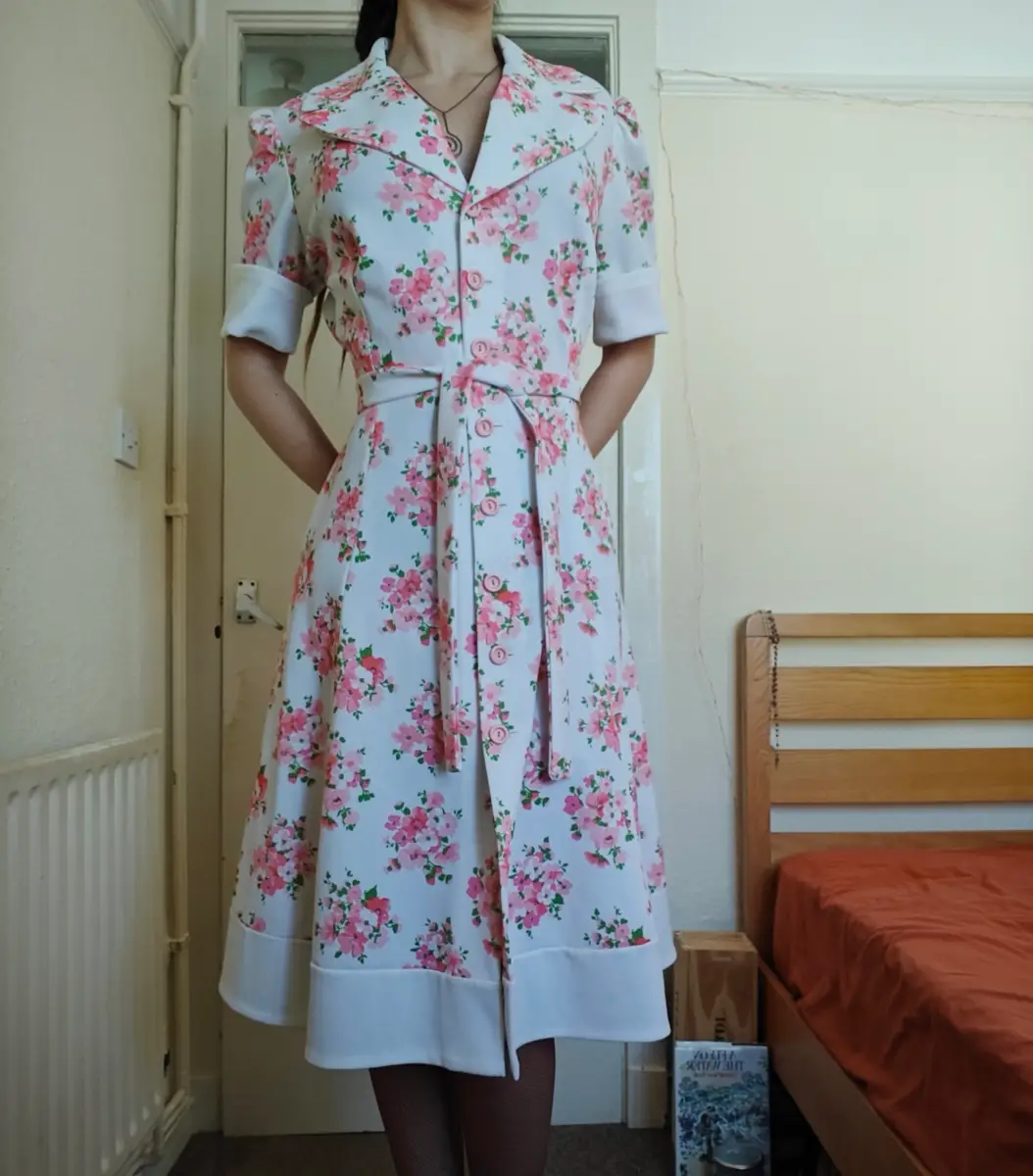 Vintage 70s white & pink floral button down A-line shirt dress Size 8 10 S M