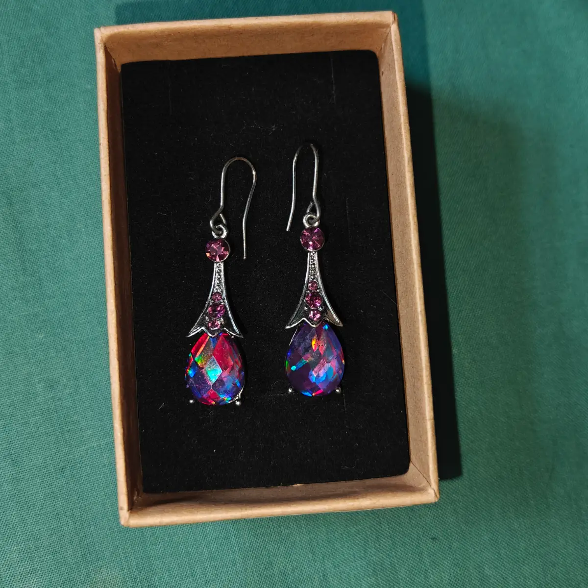Vintage Y2K Fairycore / Whimsygoth purple magic glass dew drop earrings