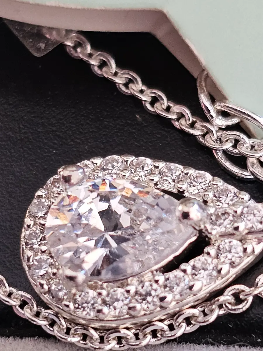 New - Good quality Zirconia Necklace
