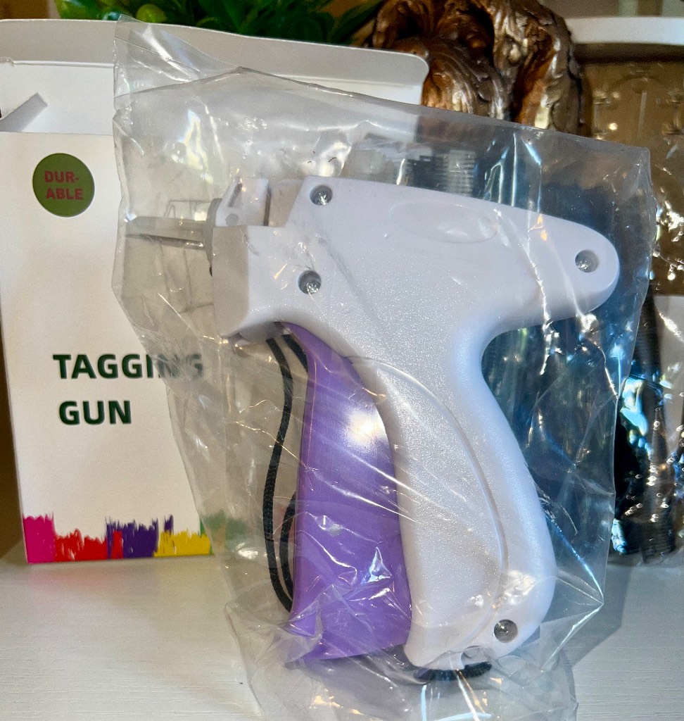 Tagging gun with accessories brand new in box