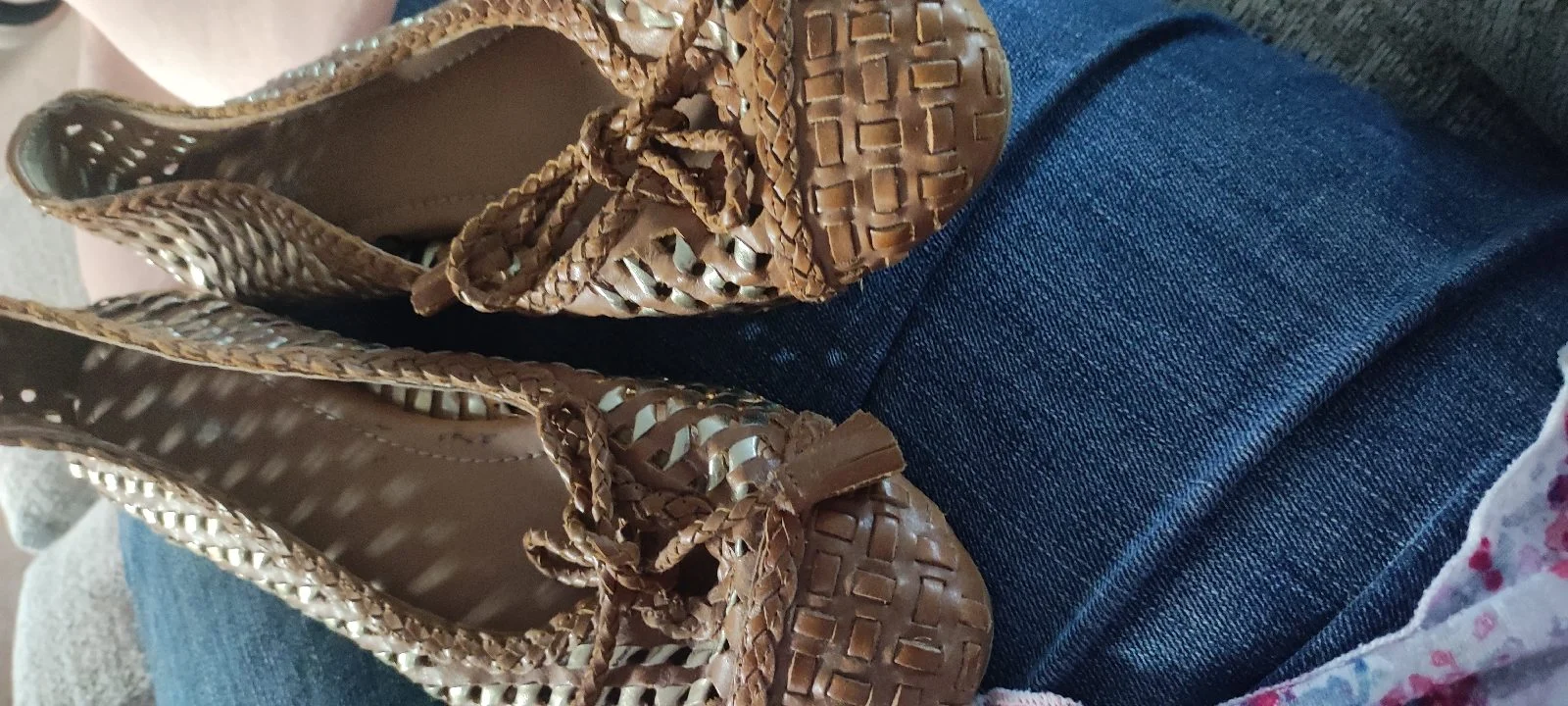 Ladies flat next open weave shoe with gold
