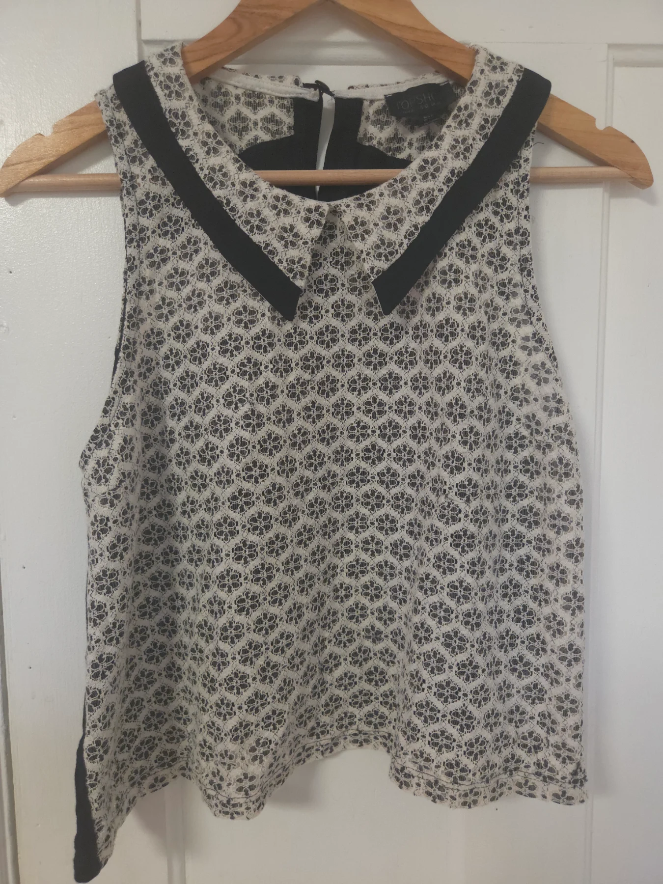 Topshop Cream Black Print Sleeveless Crop Top V-Trim Neckline