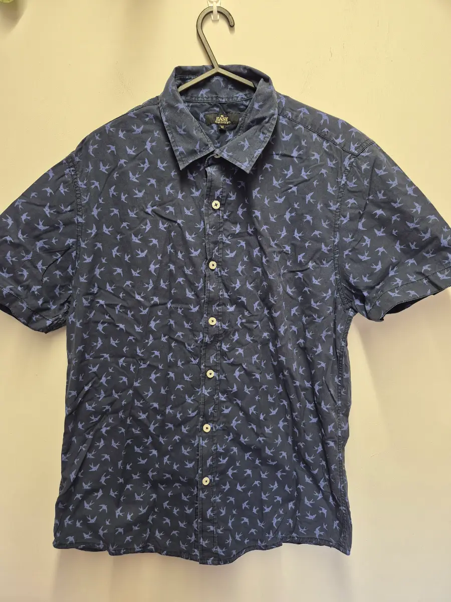 Mens summer shirt size medium