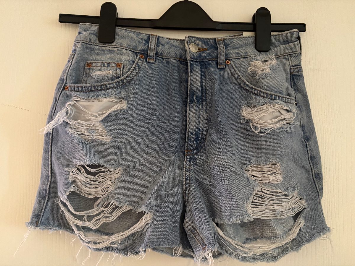 Mom distressed ripped size 10 Topshop
