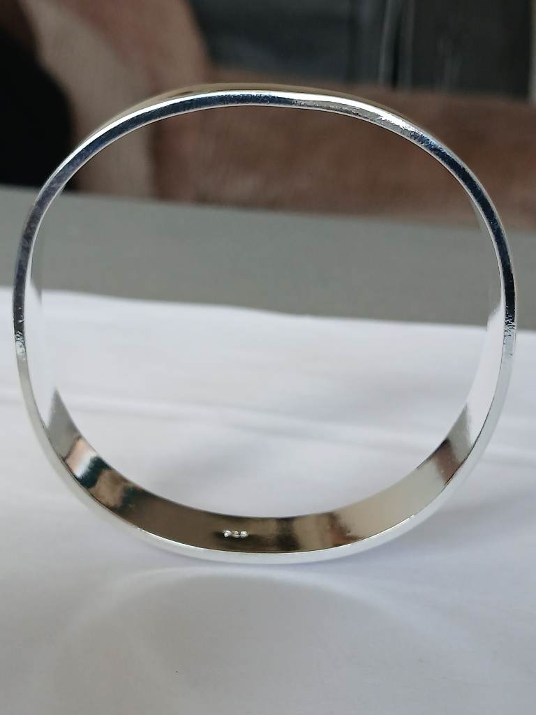 925 silver beautiful shaped solid bangle