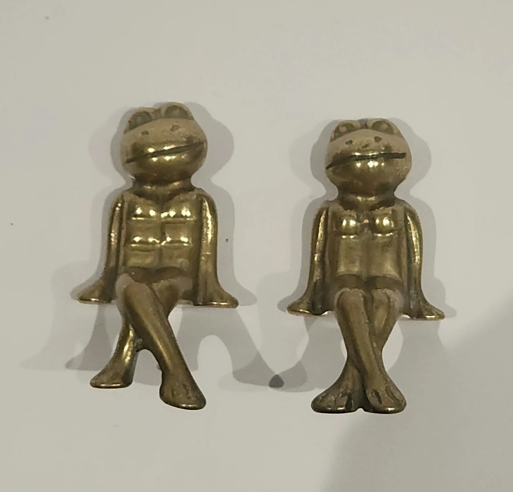Pair Solid Brass Sitting Frogs – Vintage Matching Ornaments / Shelf Sitters