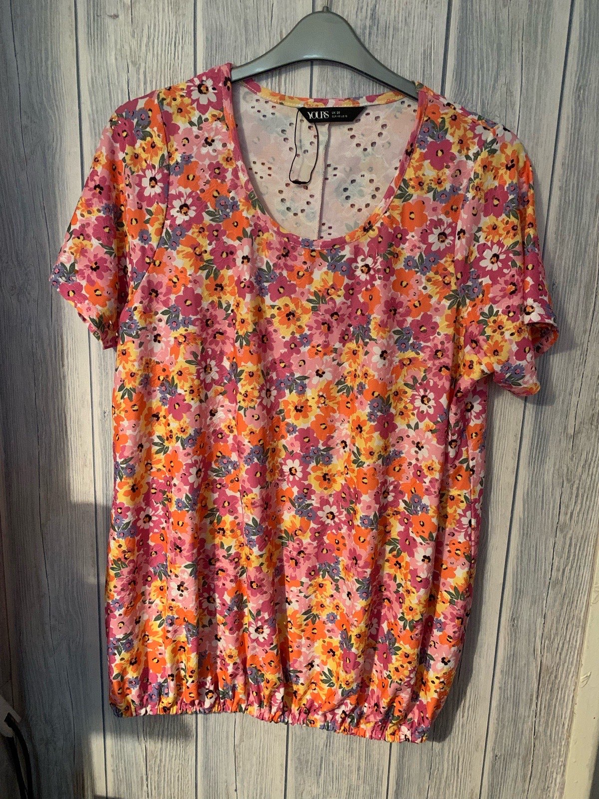 Flowery top size 20 as new never worn