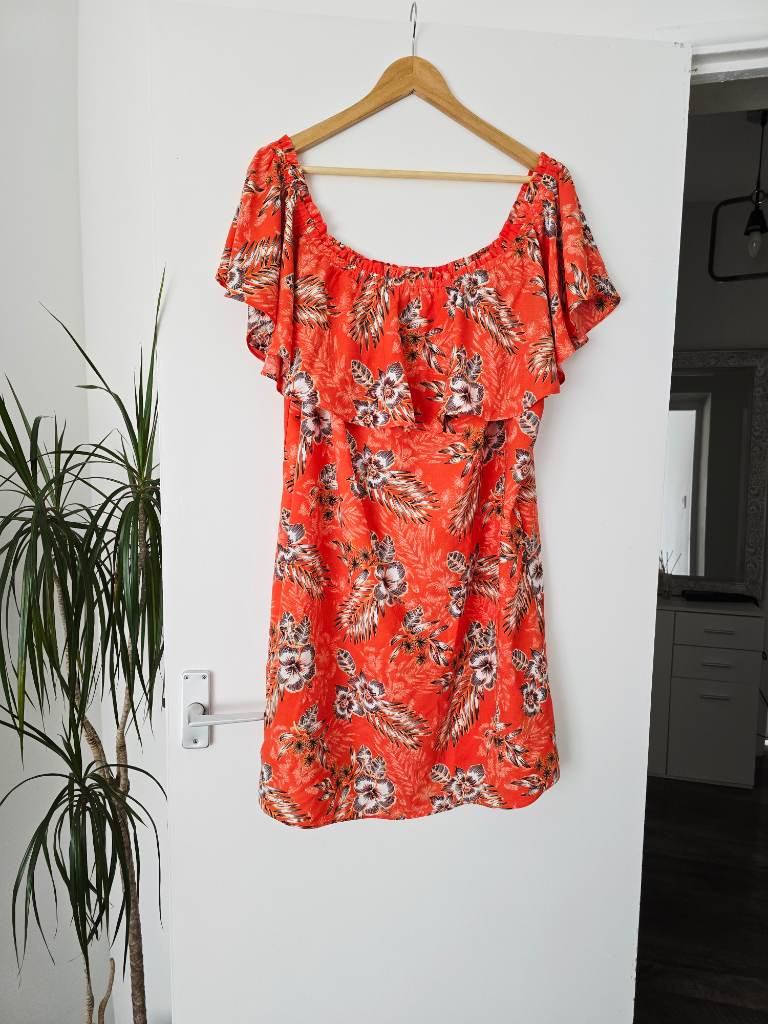 Peacocks off shoulder dress size 22