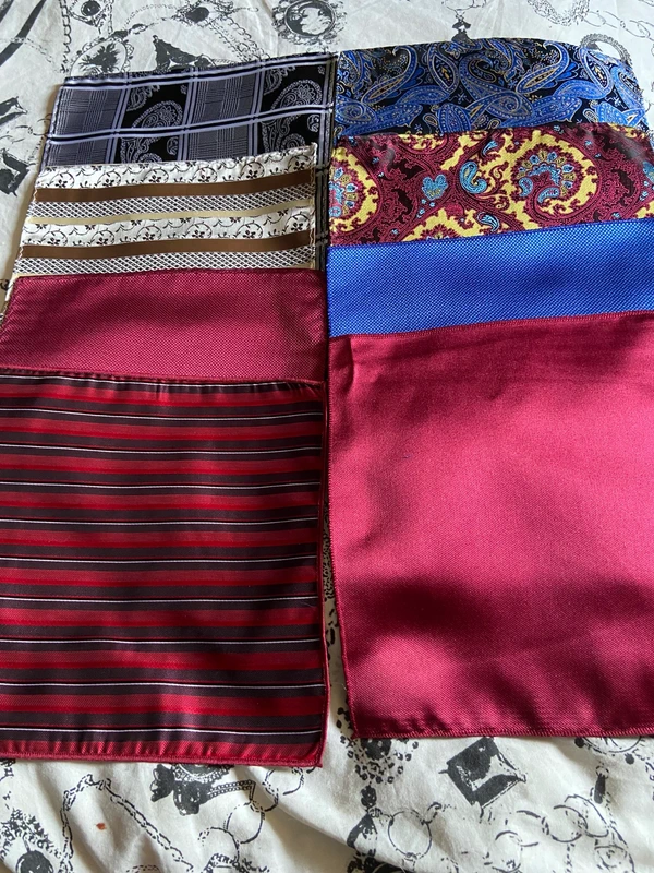 Small pocket squares 21cm x 22cm