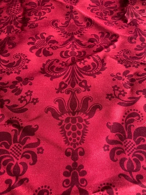 Red paisley/deco print tablecloth