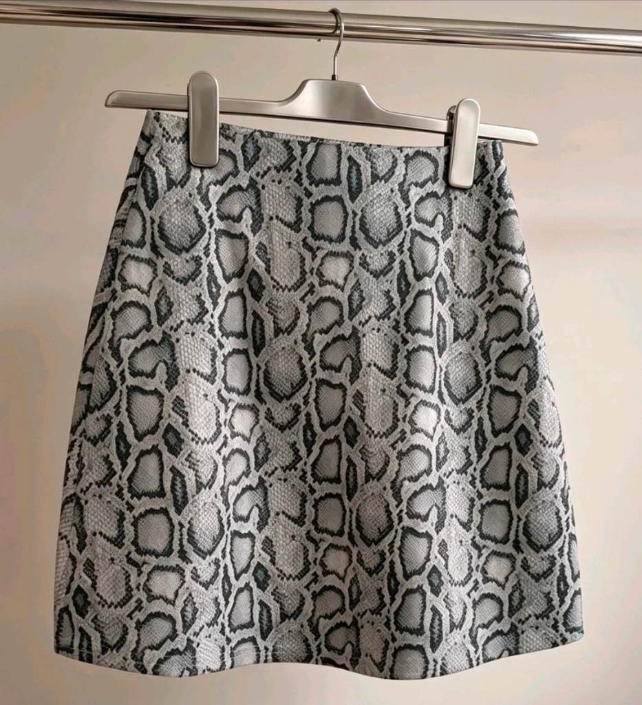 Missguided snake print mini skirt size 6