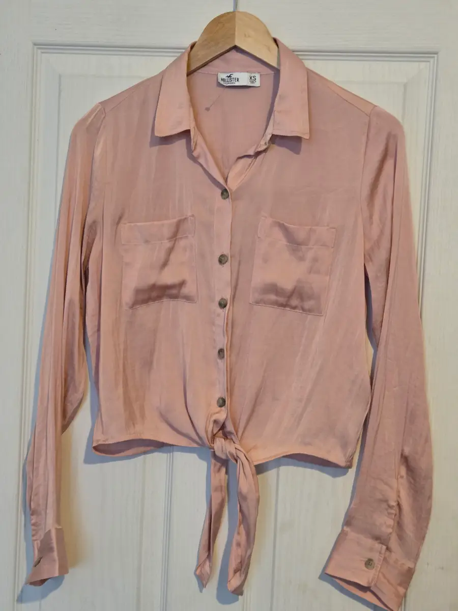 Womens Hollister Tie Front Silky Shirt Size 6  peachy pink