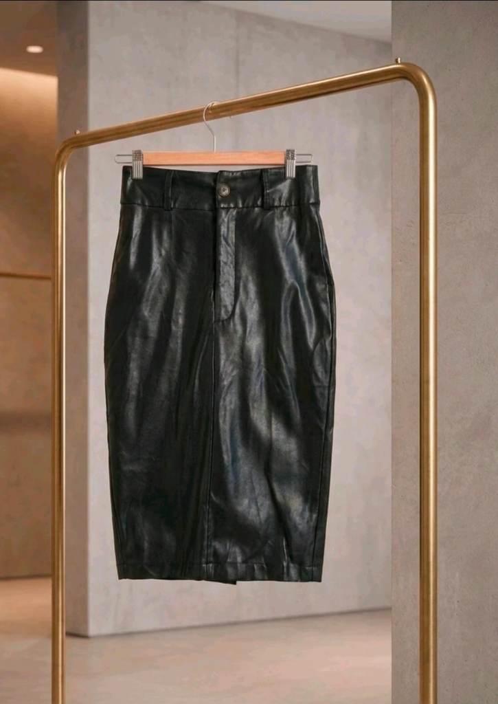 Womens Stylish Vera & Lucy Leather Look Midi Skirt Size 8-10 Black