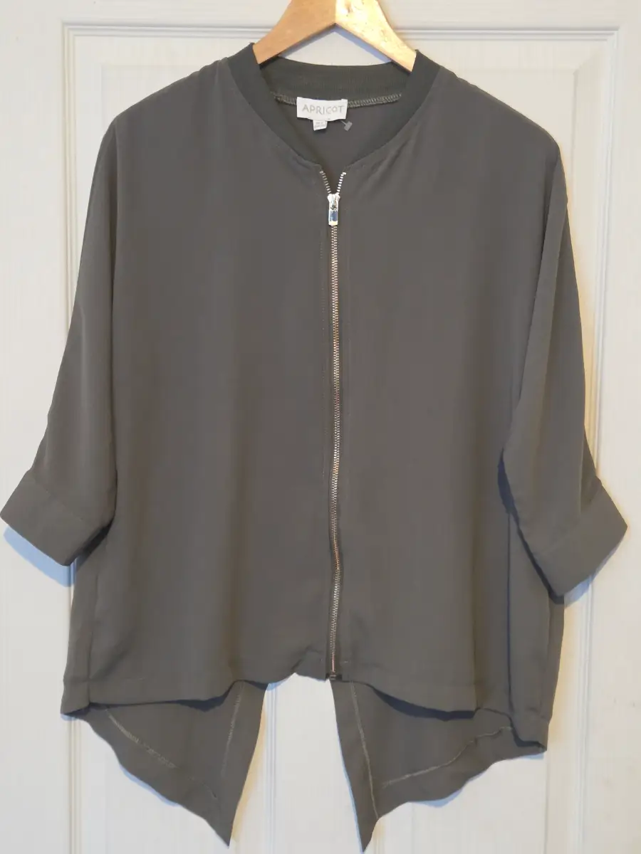 New Womens Apricot Tail Chiffon Shirt Size 8 Green