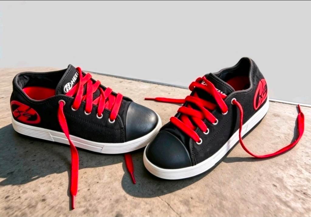 Kids Unisex Heelys X2 Fresh Skate Shoes Size Uk 3 Eur 35 Black Red