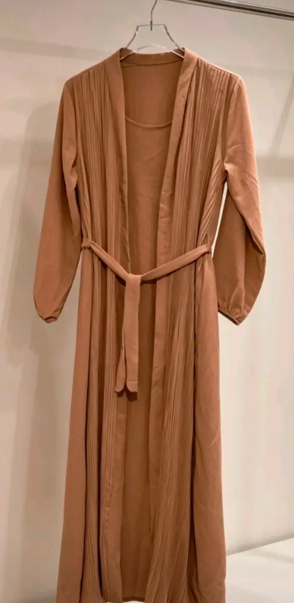 Womens Abaya pleated dress size 16-18 beige