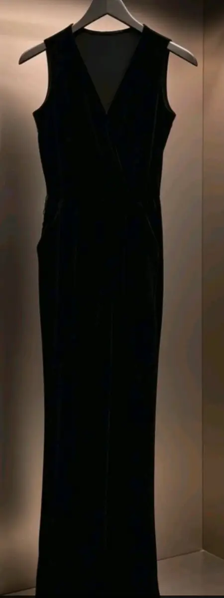 Womens Stunning Wrap Over Velvet Jumpsuit Size 6-8 Black