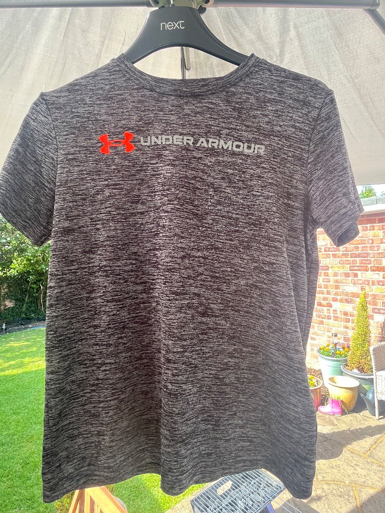 Boys Under Armour T-Shirt – Youth Medium (YMD / Age 10–12)