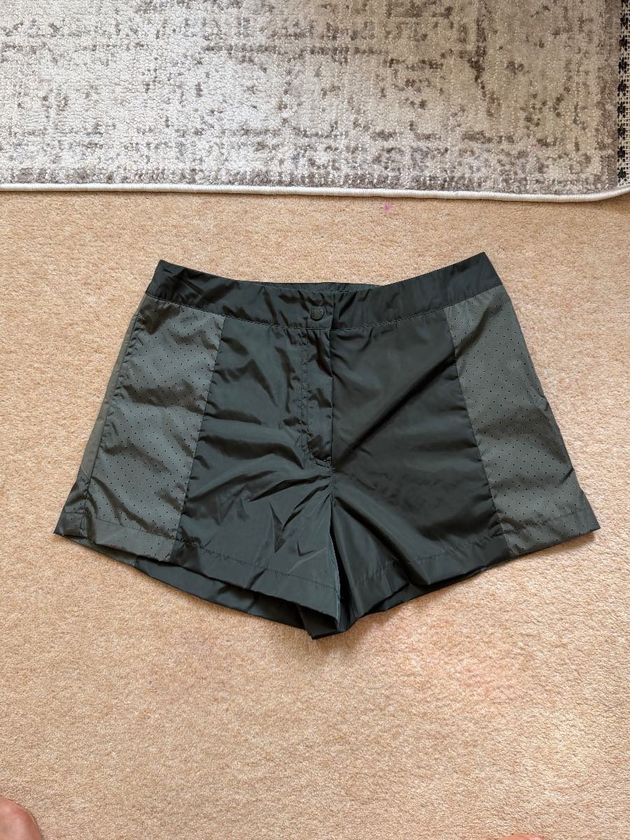 Moncler born to protect shorts