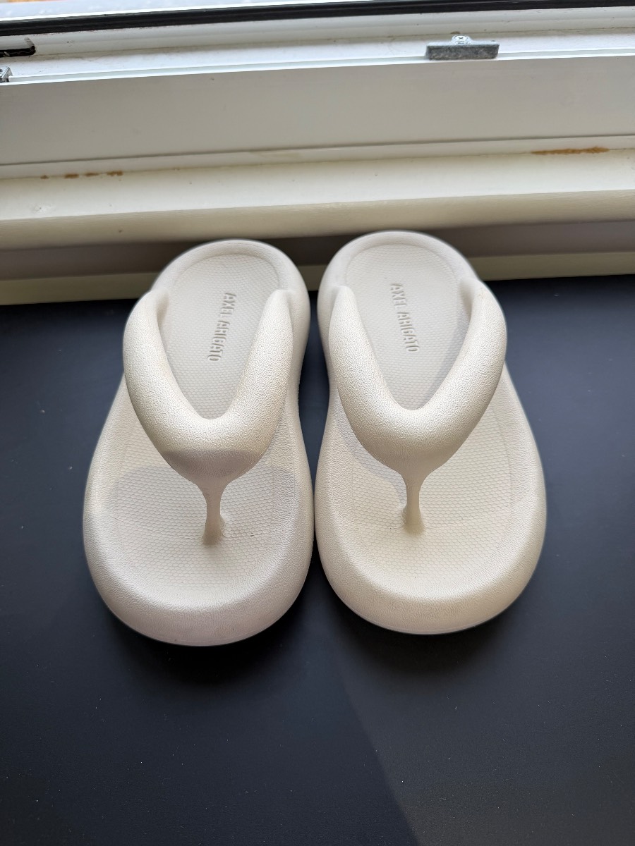 Axel arigato chunky slides