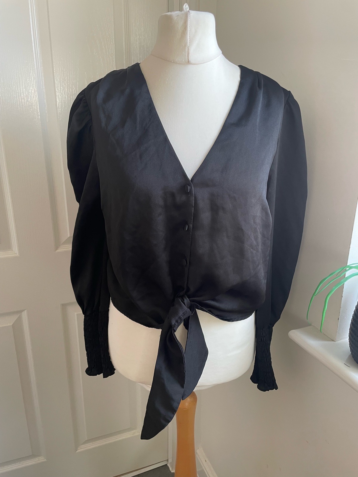 Primark V Black Satin Puff Cuffed Long Sleeve Tie Front Blouse Shirt Top Size 12
