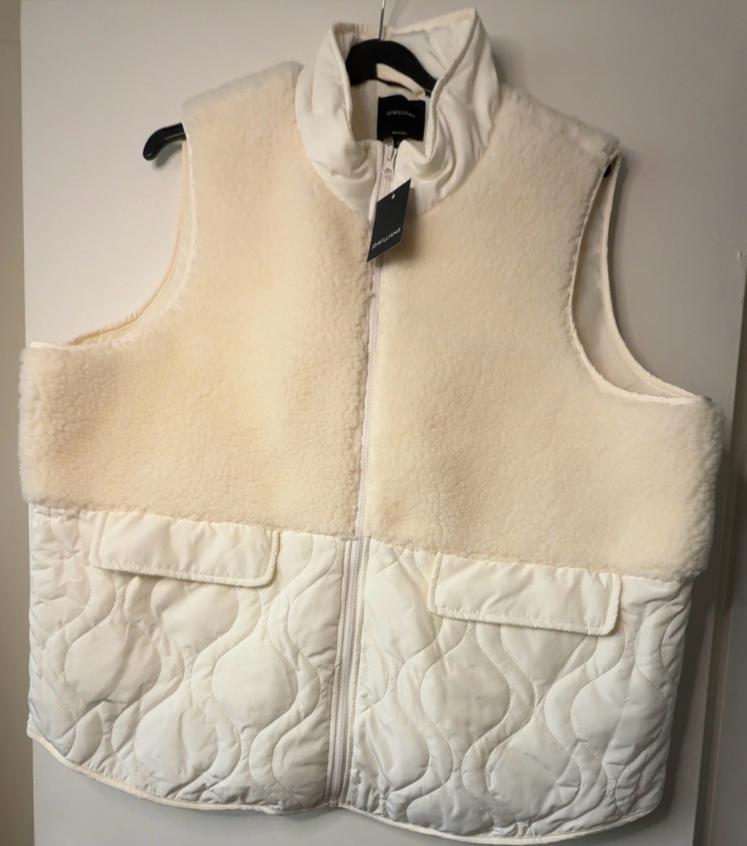 Women’s plus size gilet. Size 22. Soft, trendy item