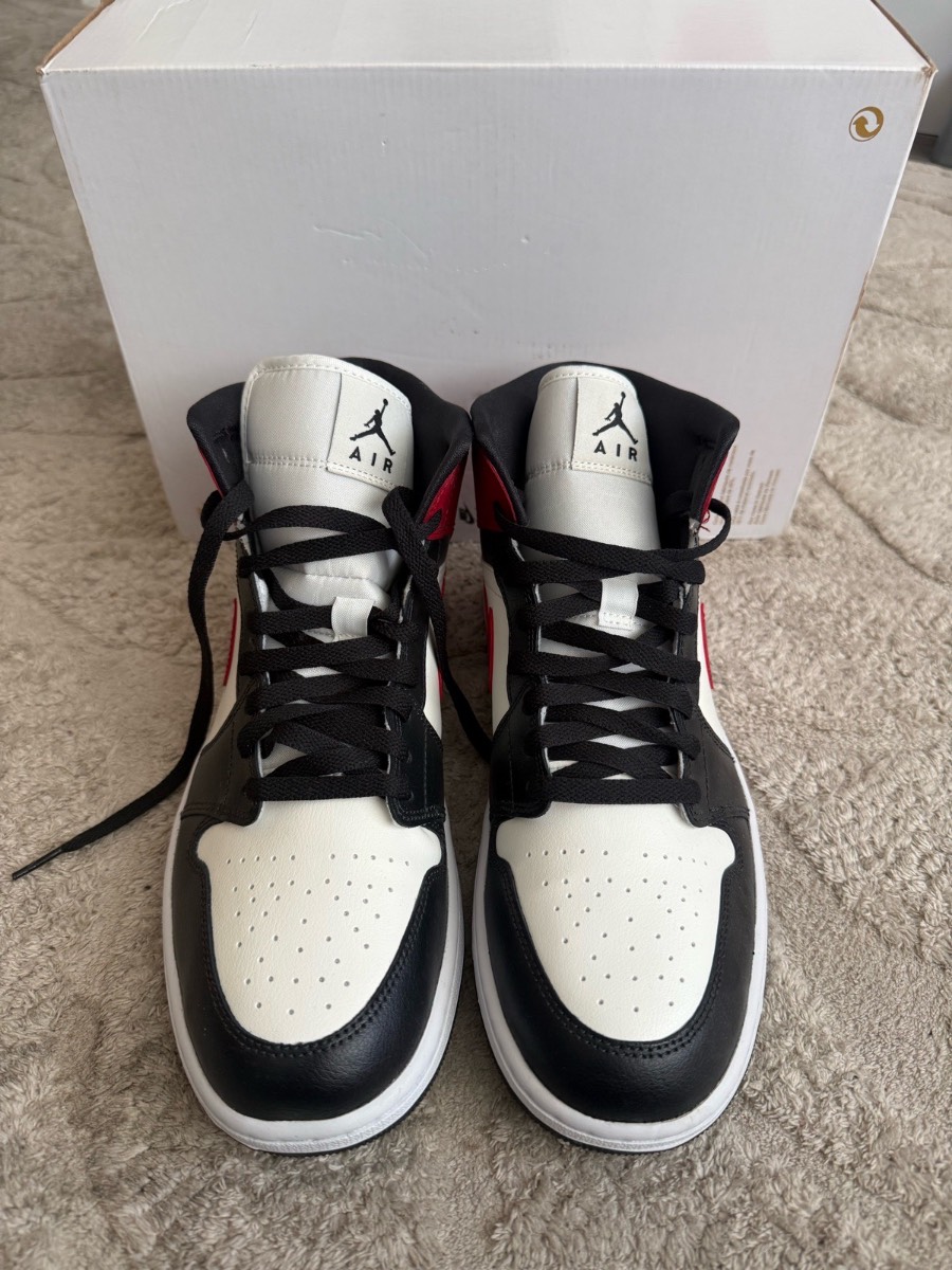 Brand new men’s Nike air Jordan trainers. Size 9.5