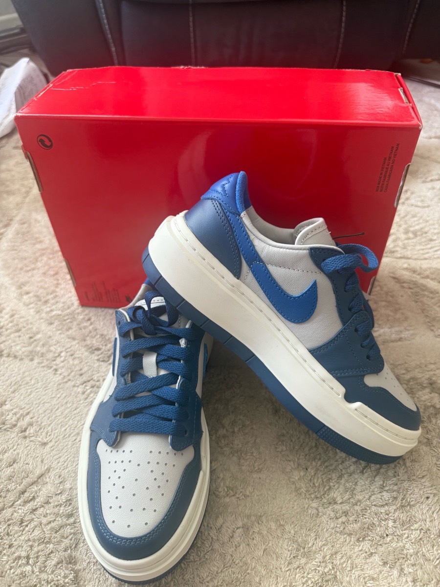 Women’s Nike Air Jordan 1 Elevate size 2.5