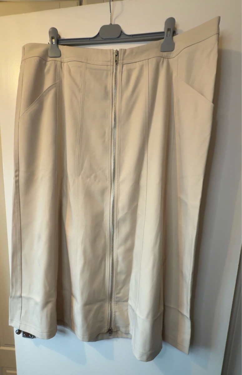 Women’s plus size 20 maxi skirt. BNWT