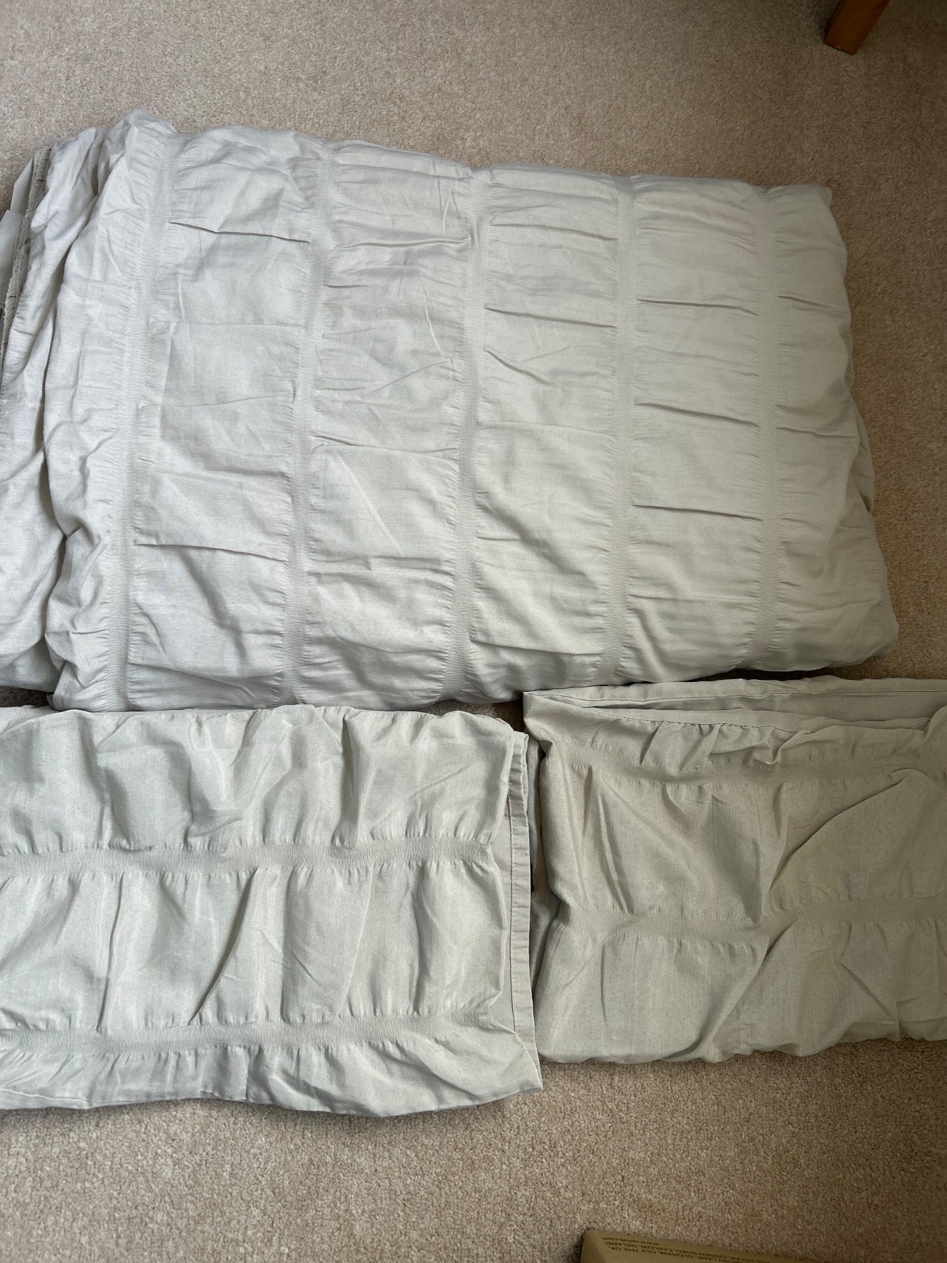 Superking size duvet cover and 2 pillowcases