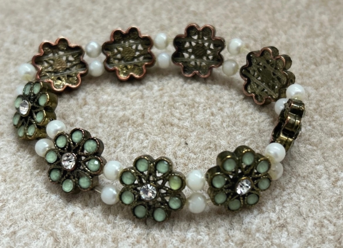 Vintage Y2K green white and clear stones flowered bracelet