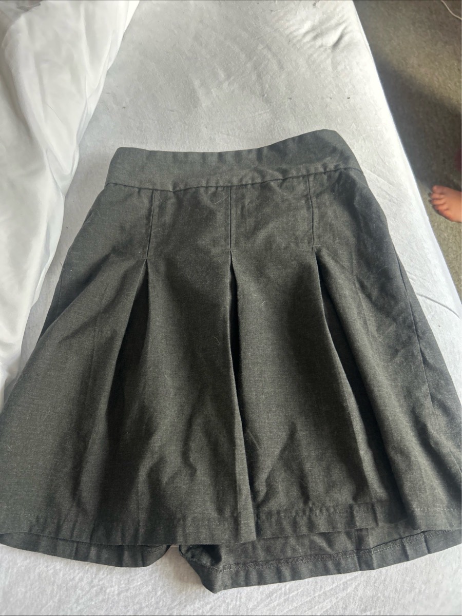 Girls School Skirt 9-10 Years L&D
