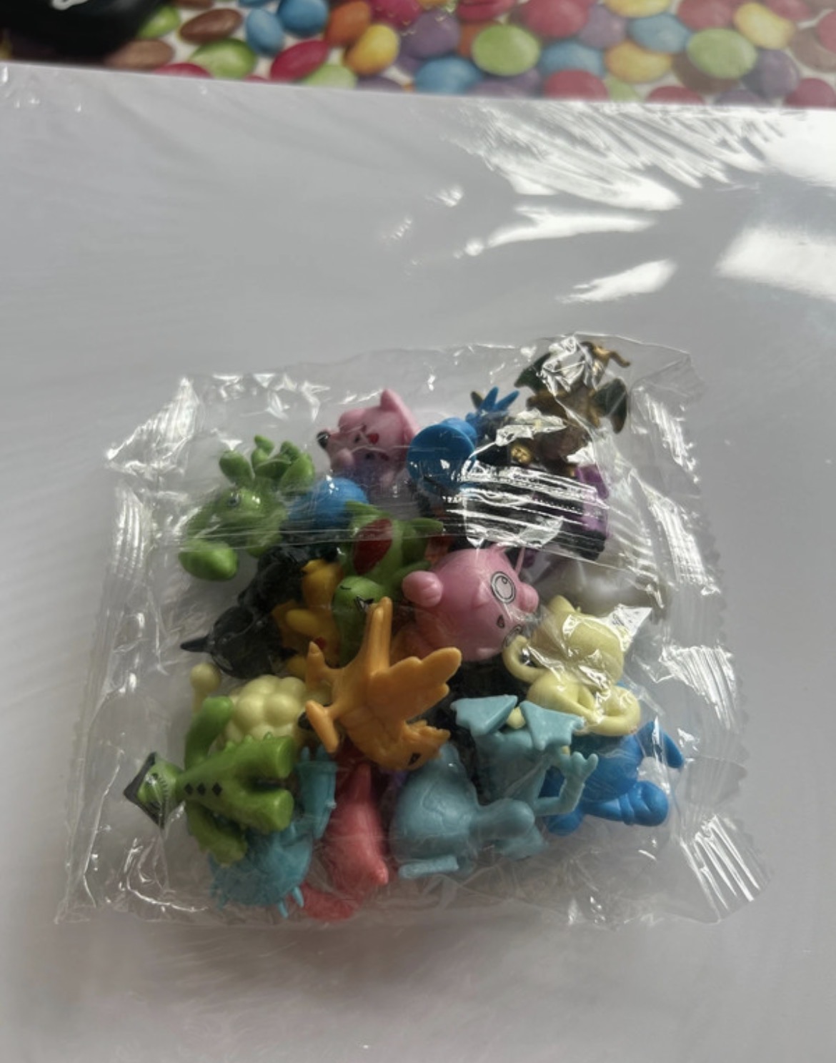 Pokémon figures pcs 24