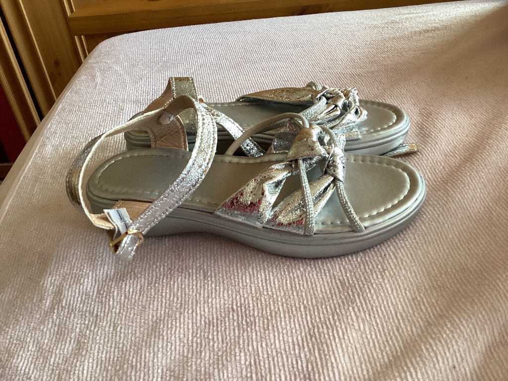 Ladies sandals