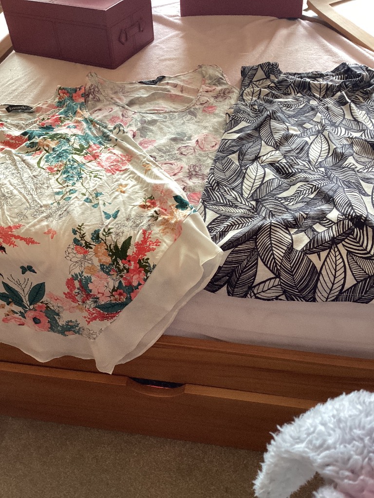 Ladies sleeveless tops
